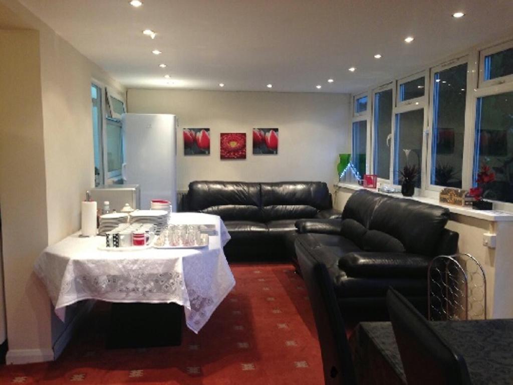 London Heathrow Guesthouse Хитроу Экстерьер фото